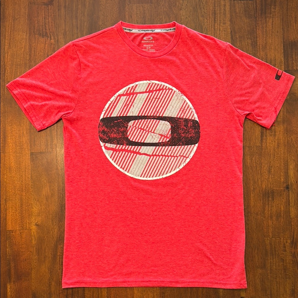 Men’s Oakley Red Short Sleeve Tee Size: Small